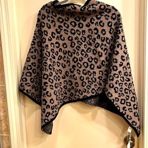 NWT, SET Comfyluxe poncho and hat set, One Size Fits Most